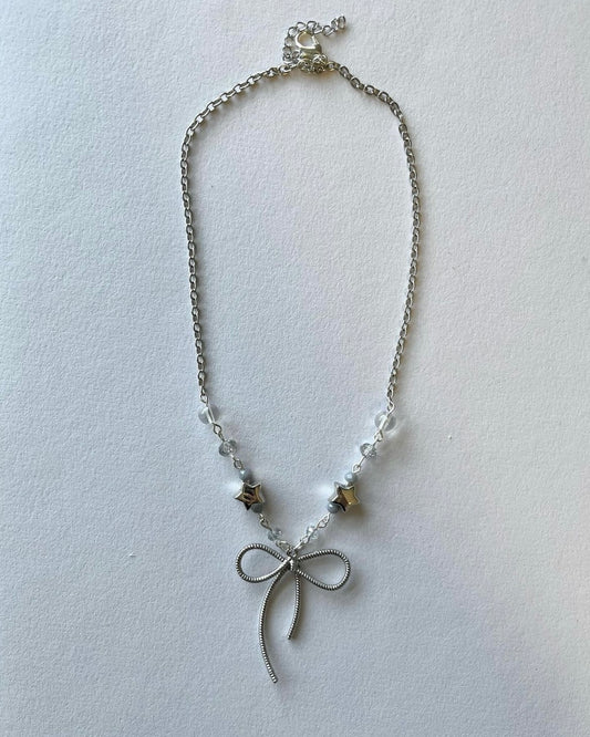 Sliver bow necklace